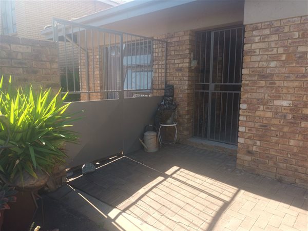 3 Bed Cluster in Dalpark Ext 1