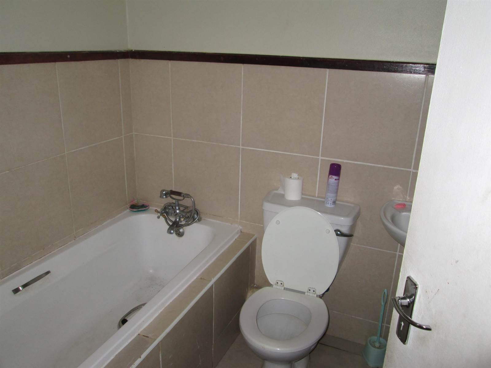 2 Bed Flat in Malmesbury photo number 4