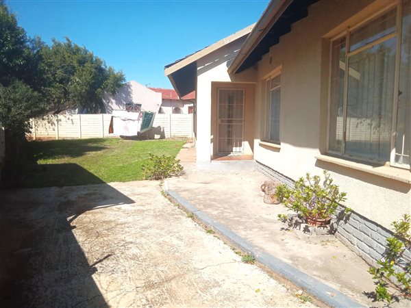 3 Bed House in Alra Park