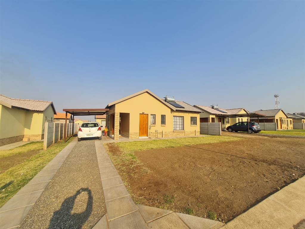 3 Bed House in Waterkloof East photo number 2