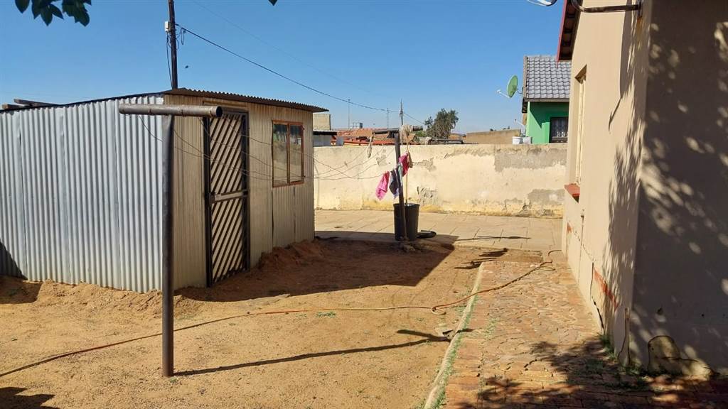 2 Bed House in Katlehong photo number 13