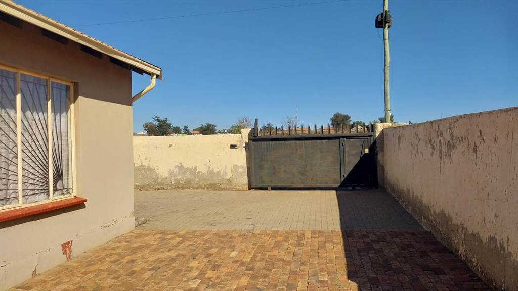 2 Bed House in Katlehong photo number 15
