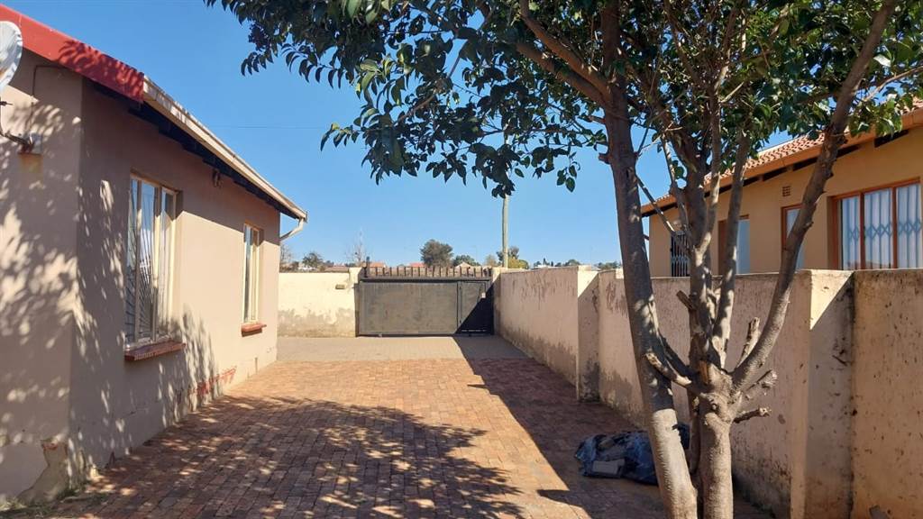 2 Bed House in Katlehong photo number 14