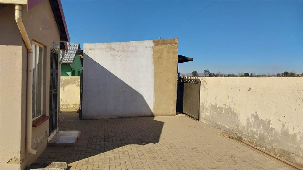 2 Bed House in Katlehong photo number 10
