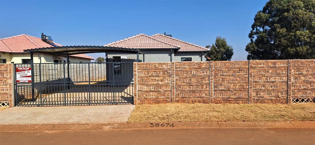 4 Bed House in Pimville photo number 1