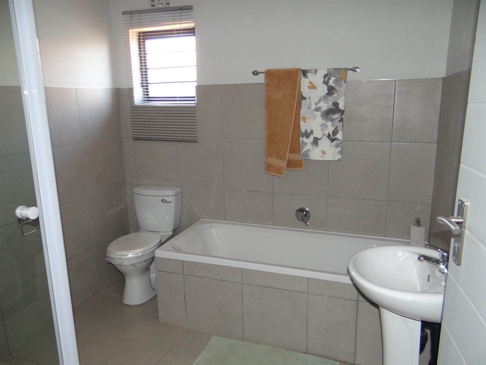 4 Bed House in Pimville photo number 9