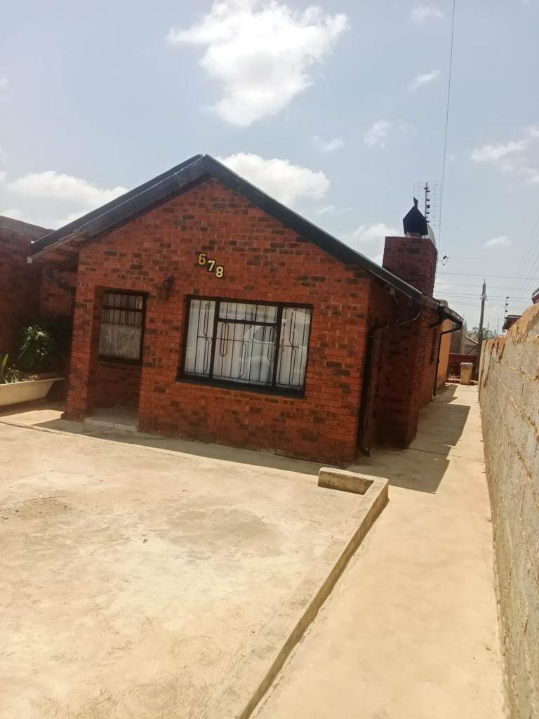 8 Bed House in Emdeni photo number 1