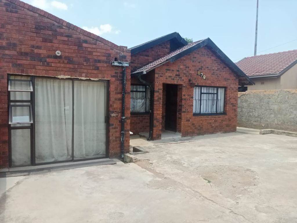 8 Bed House in Emdeni photo number 13