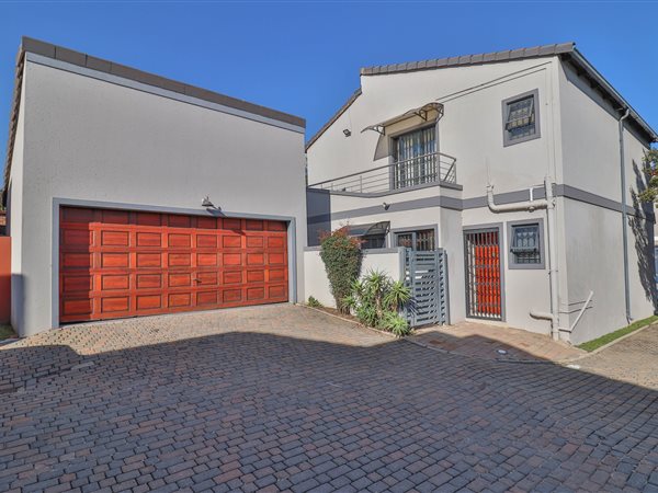 4 Bedroom House 4 Bedroom House