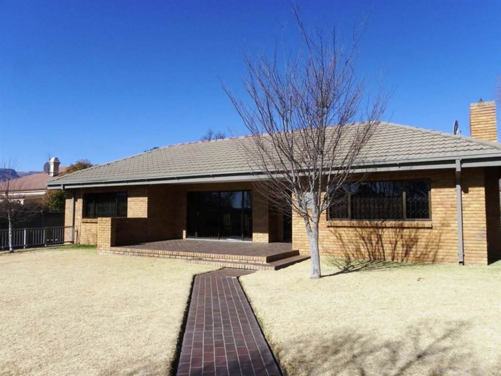 4 Bed House in Harrismith photo number 1