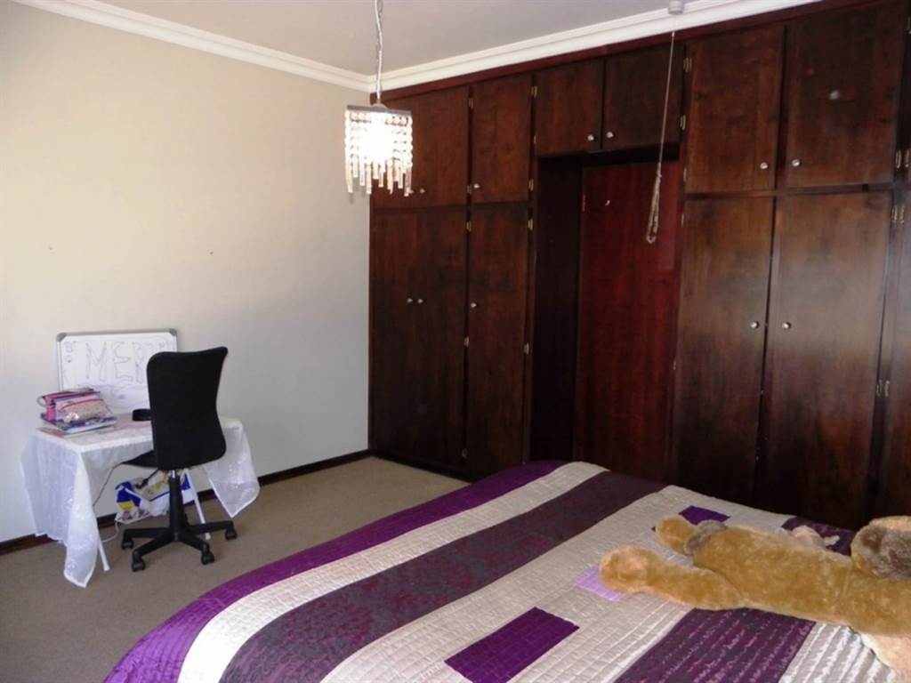 4 Bed House in Harrismith photo number 19