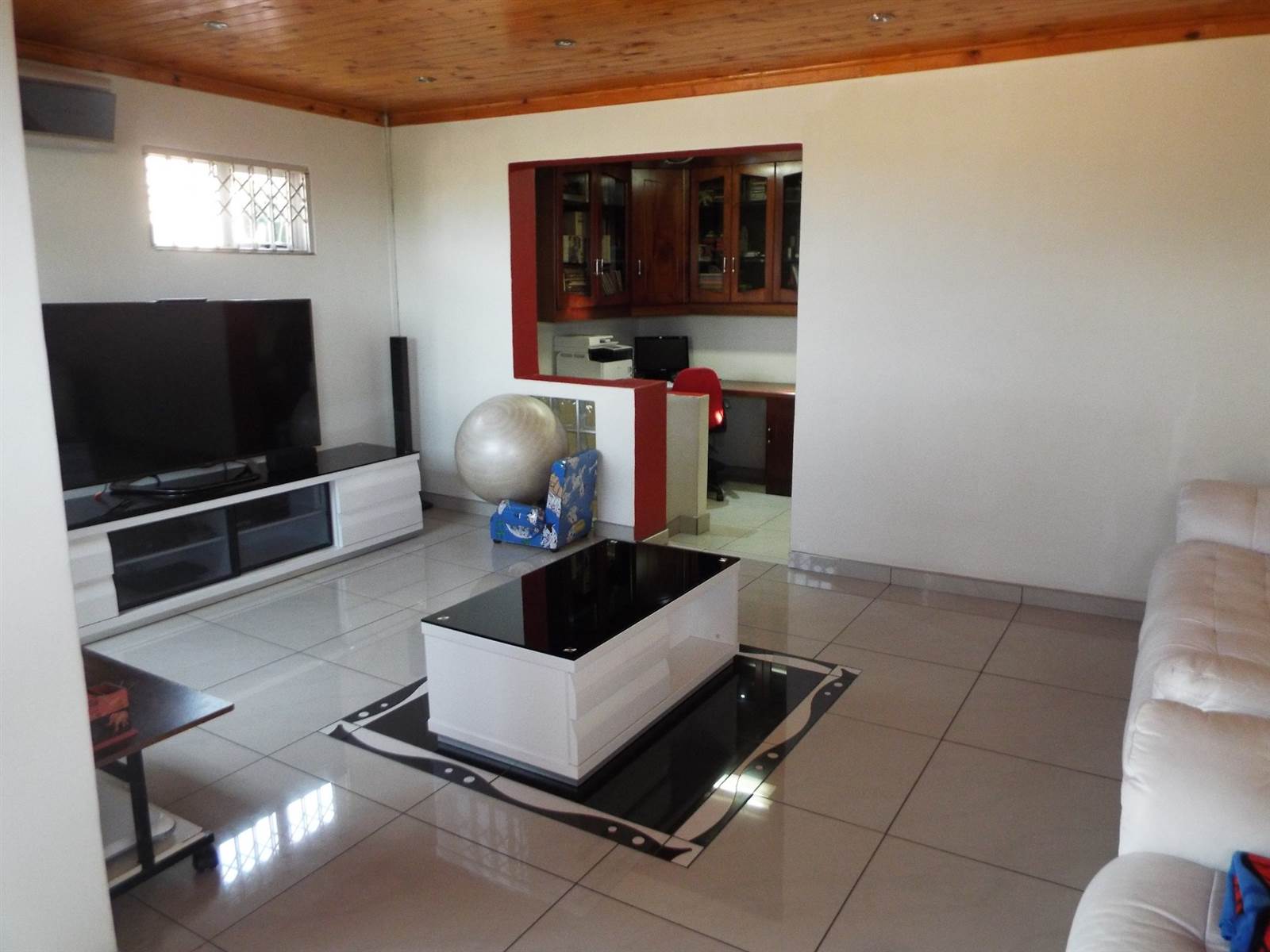 3 Bed House in Highveld Park photo number 11