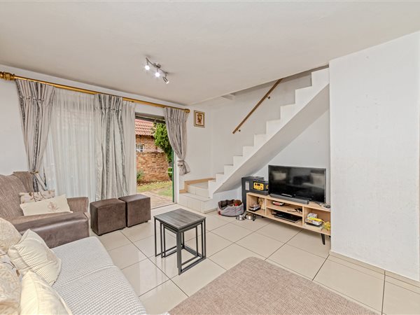 3 Bed Townhouse in Bromhof