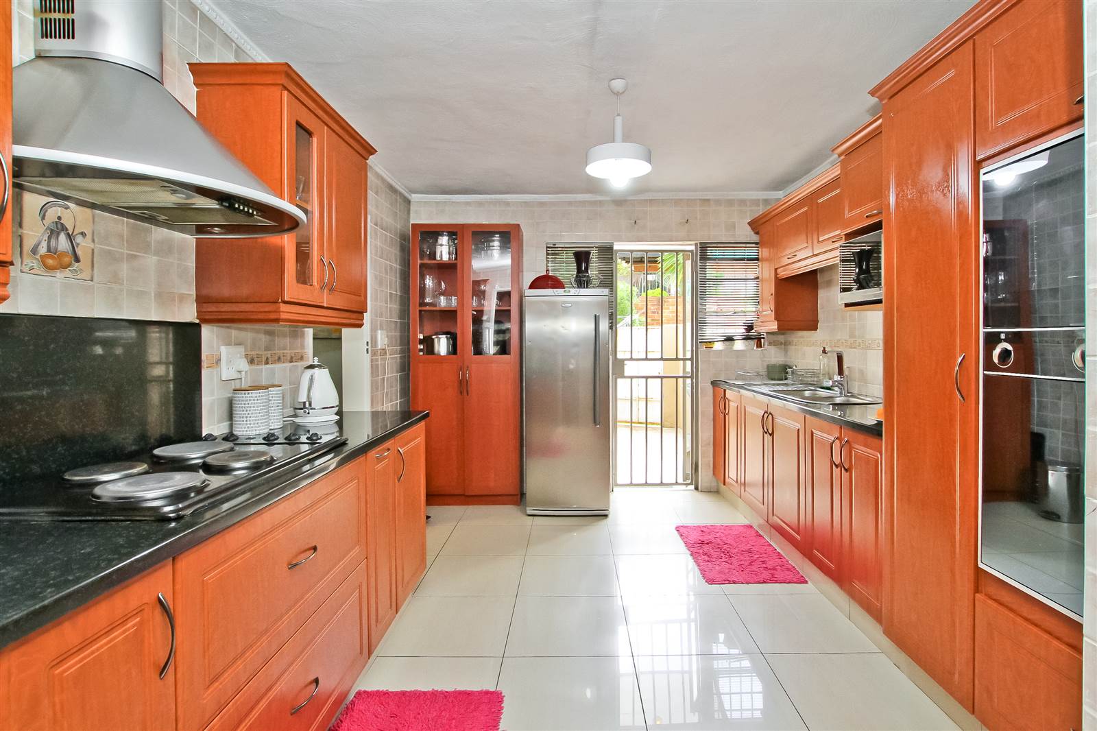 3 Bed Townhouse in Corlett Gardens photo number 8