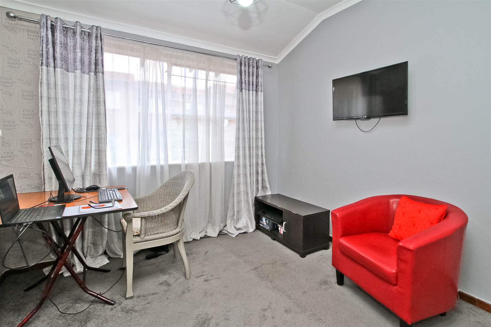 3 Bed Townhouse in Corlett Gardens photo number 16