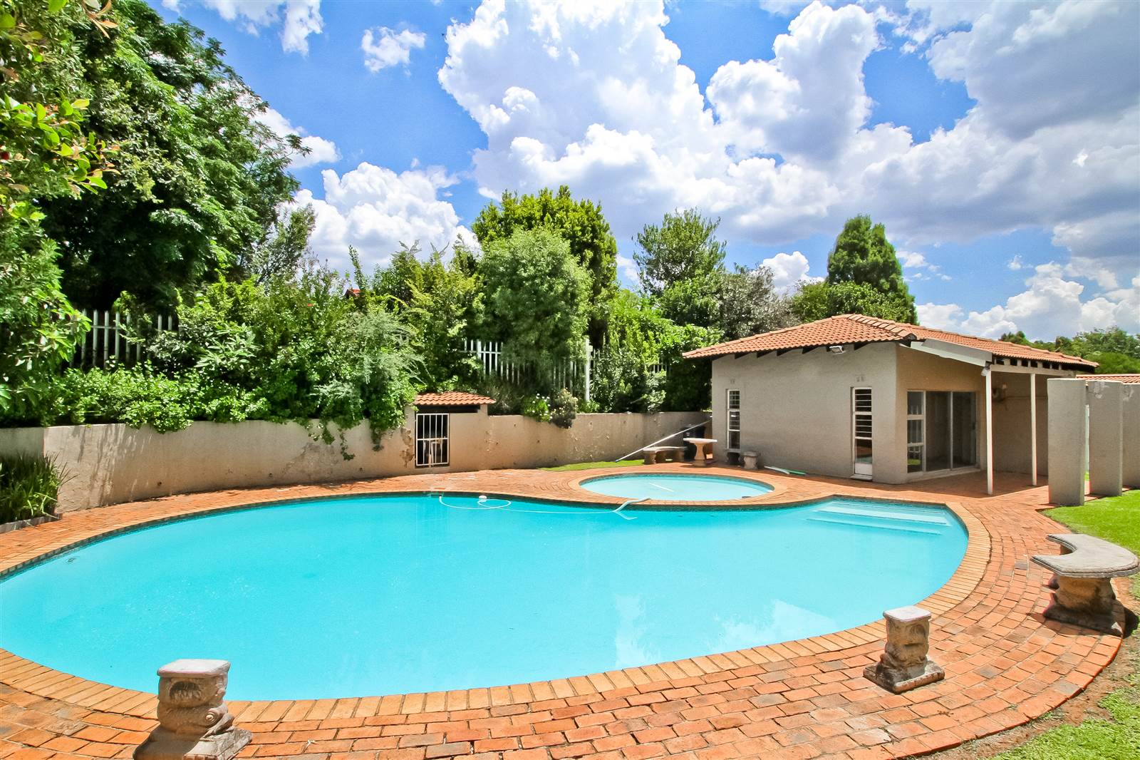3 Bed Townhouse in Corlett Gardens photo number 23