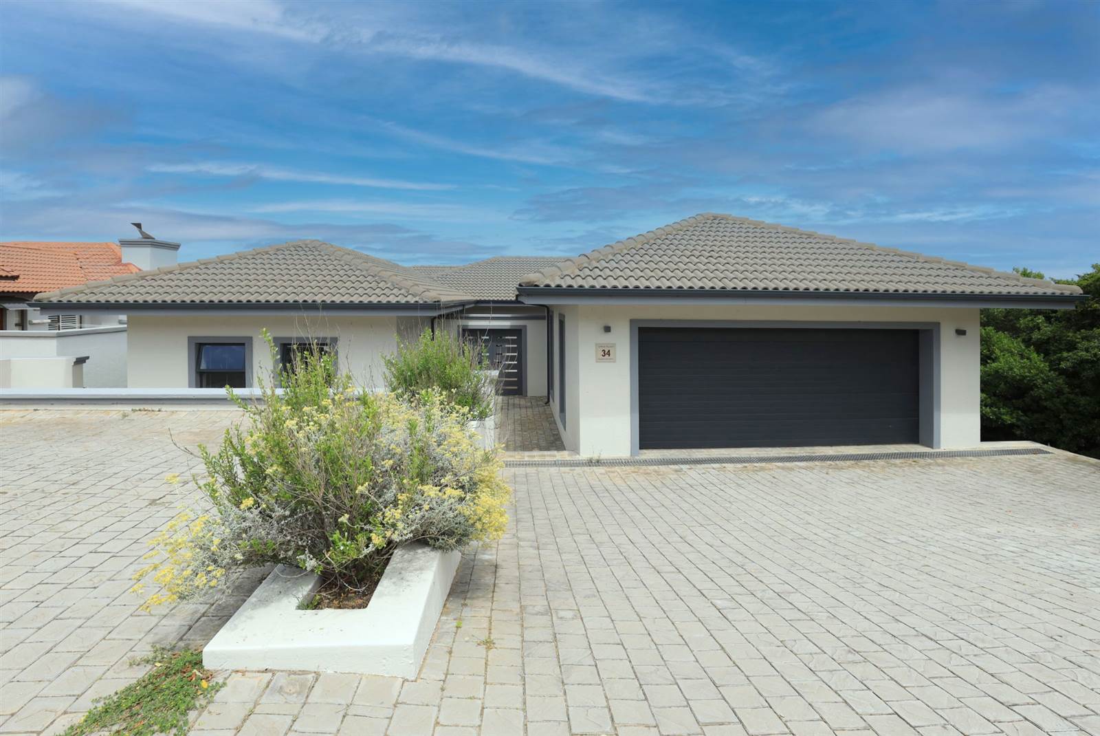 3 Bed House in Mossel Bay Golf Estate photo number 2