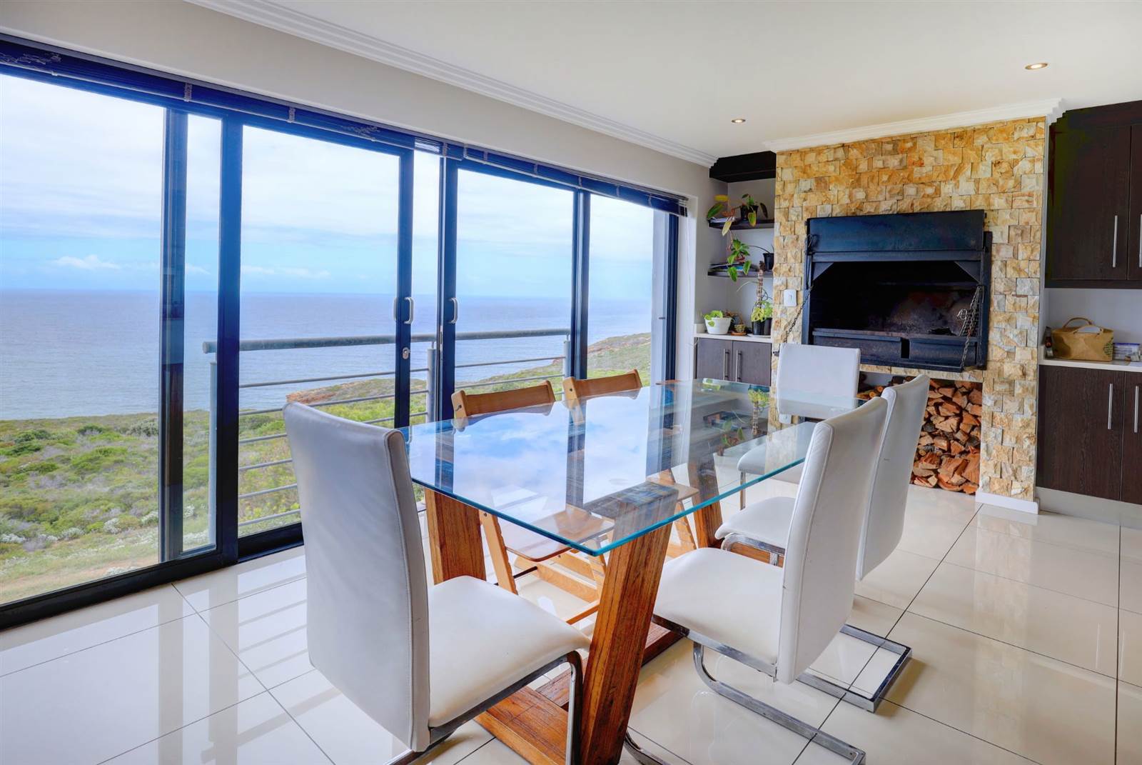 3 Bed House in Mossel Bay Golf Estate photo number 9