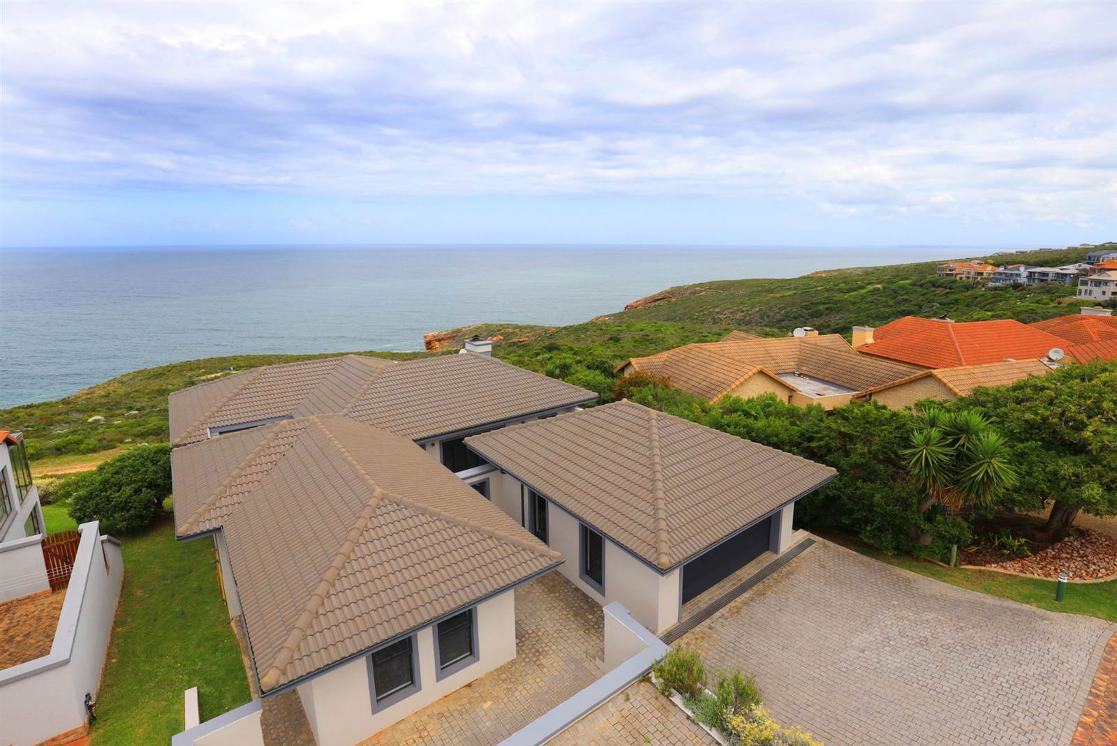 3 Bed House in Mossel Bay Golf Estate photo number 26