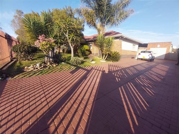 3 Bedroom House 3 Bedroom House