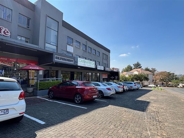 112  m² Commercial space