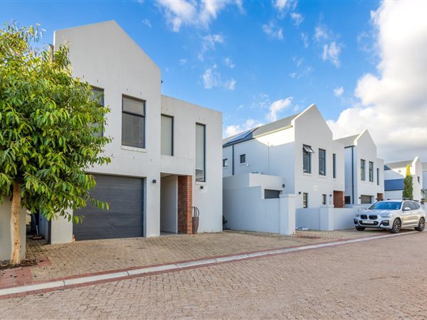 3 Bedroom Townhouse 3 Bedroom Townhouse