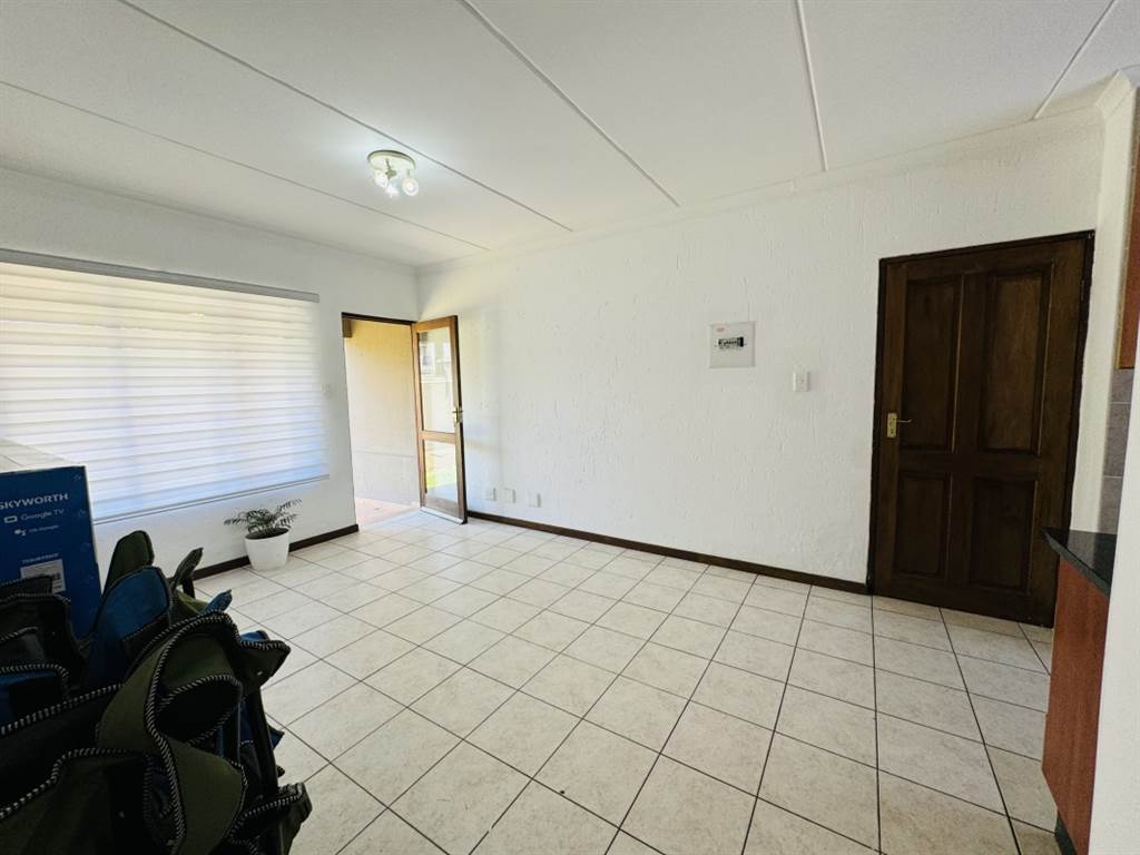 2 Bed Townhouse in Helderwyk photo number 13