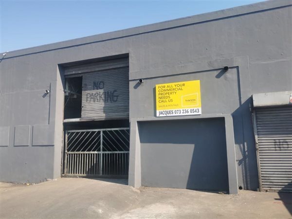 1600  m² Commercial space in Rossburgh