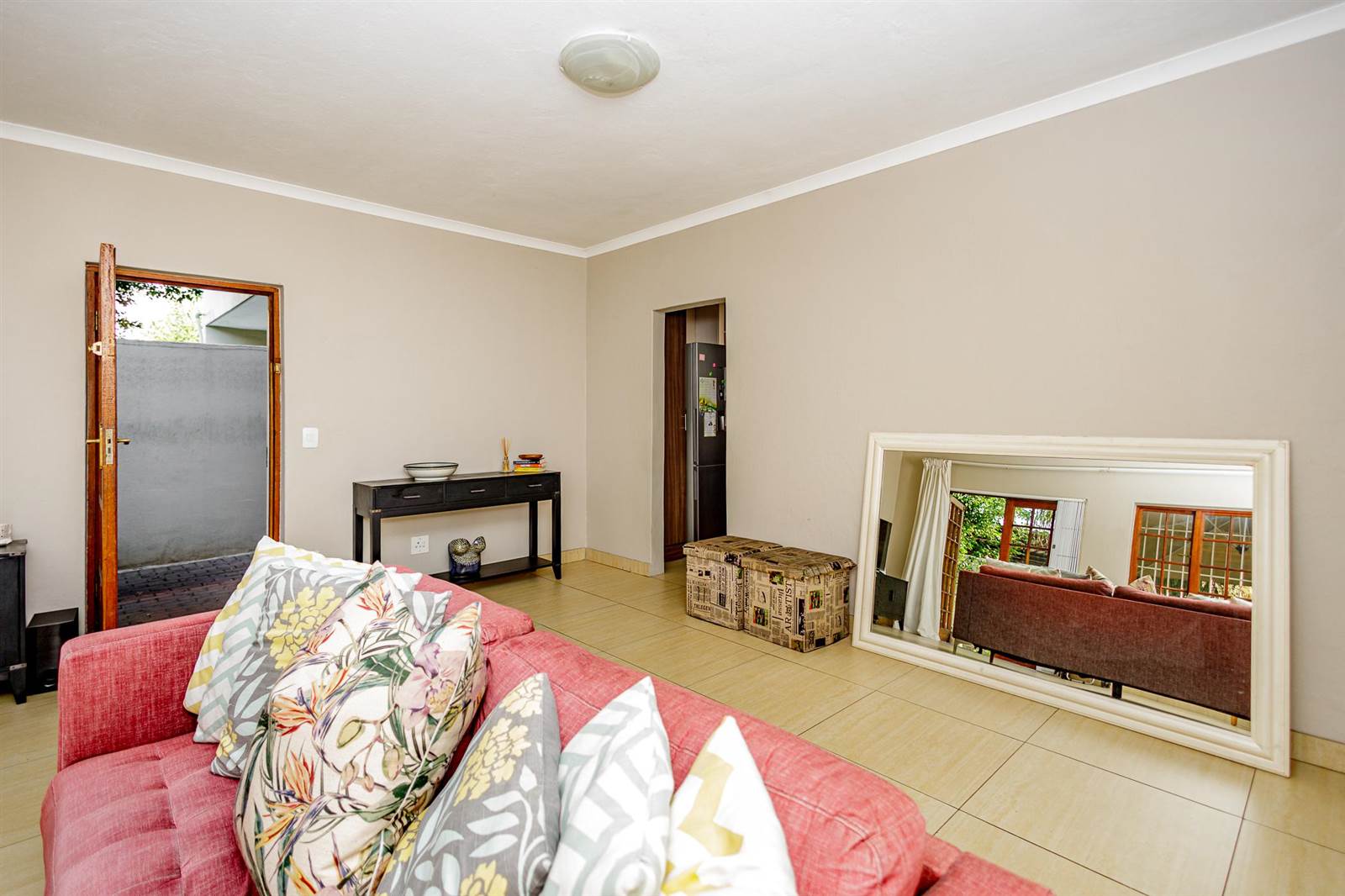 2 Bed Apartment in Sandown photo number 2