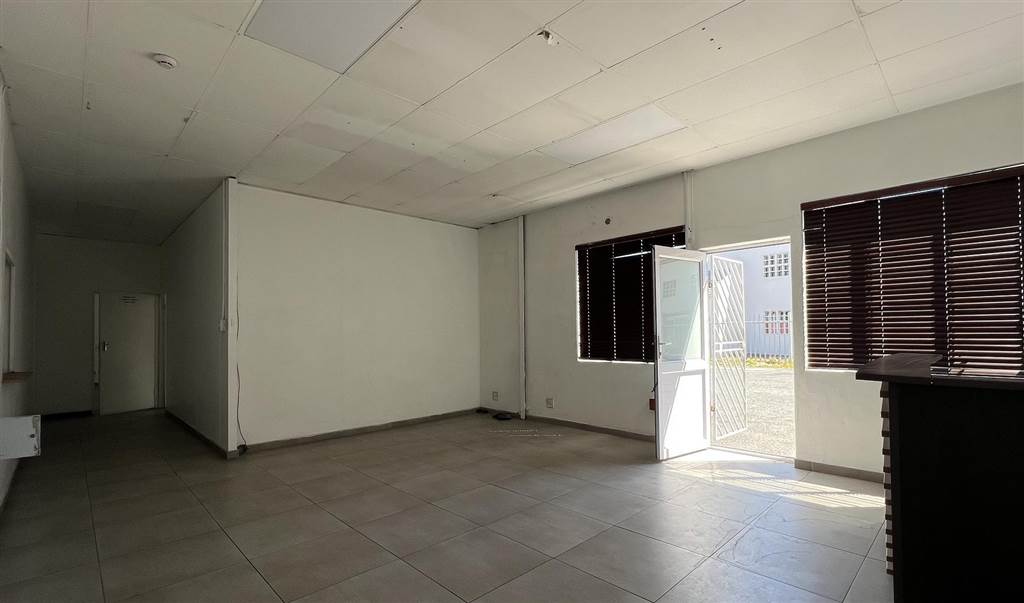 2400  m² Industrial space in Airport Industria photo number 12