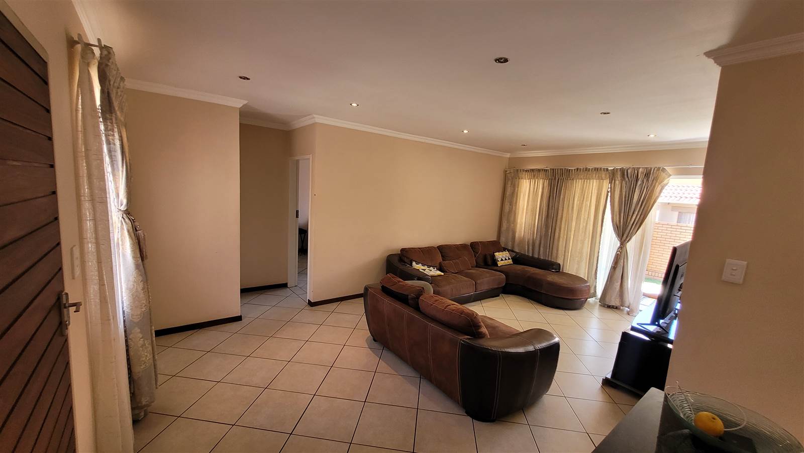 3 Bed Townhouse in Mooikloof Ridge photo number 10