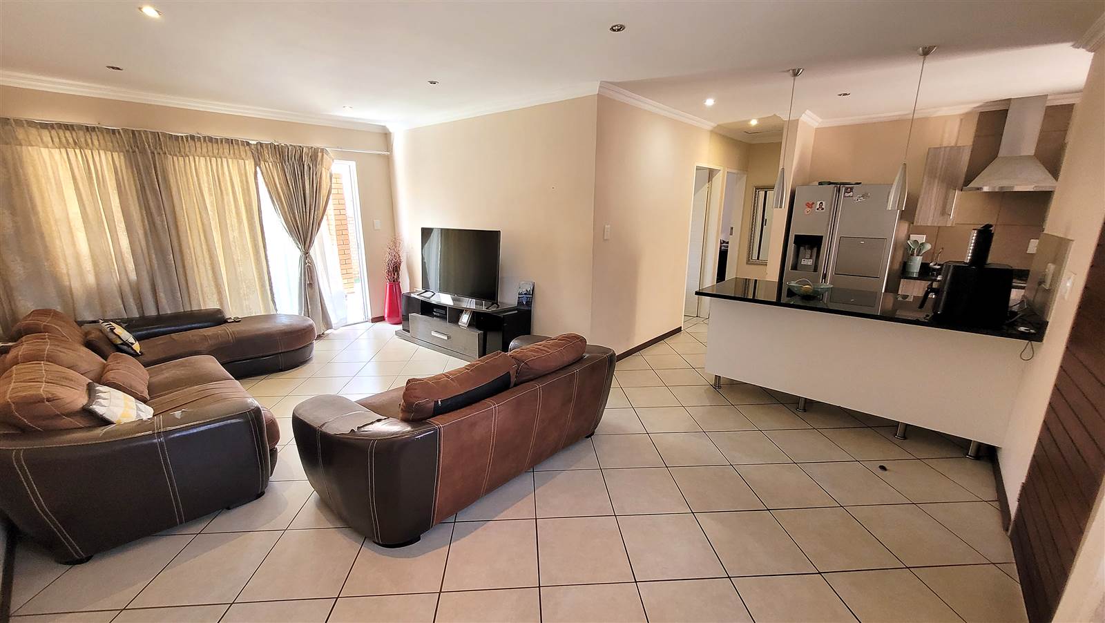3 Bed Townhouse in Mooikloof Ridge photo number 7