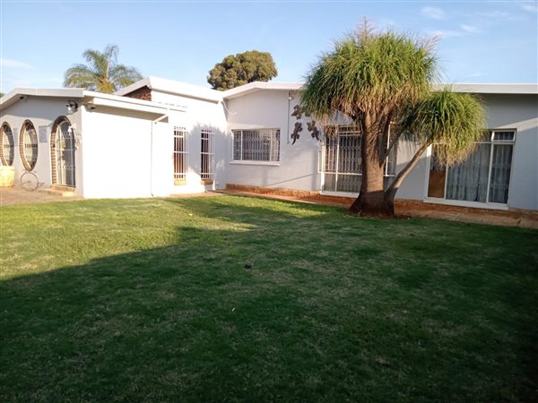 4 Bed House in Sinoville