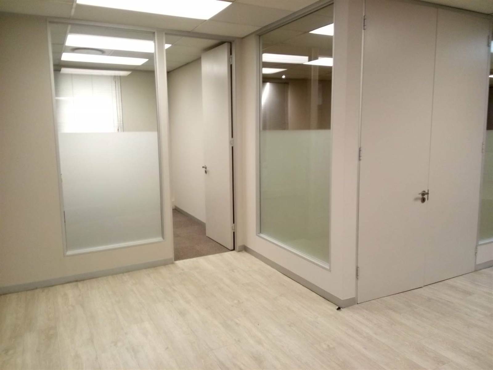 257  m² Office Space in Tokai photo number 2