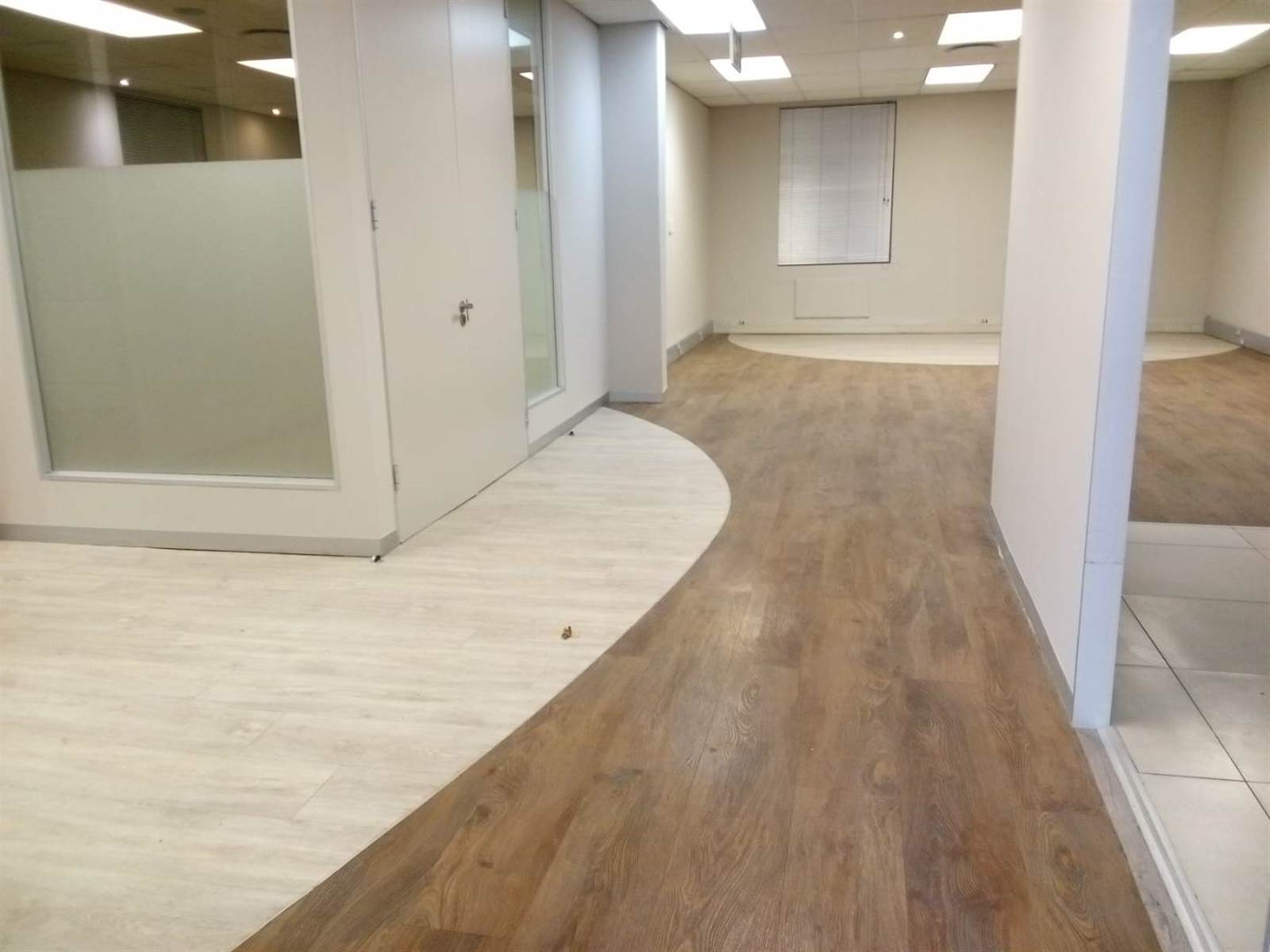257  m² Office Space in Tokai photo number 1