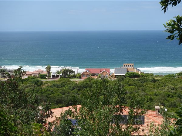 938 m² Land available in Outeniqua Strand