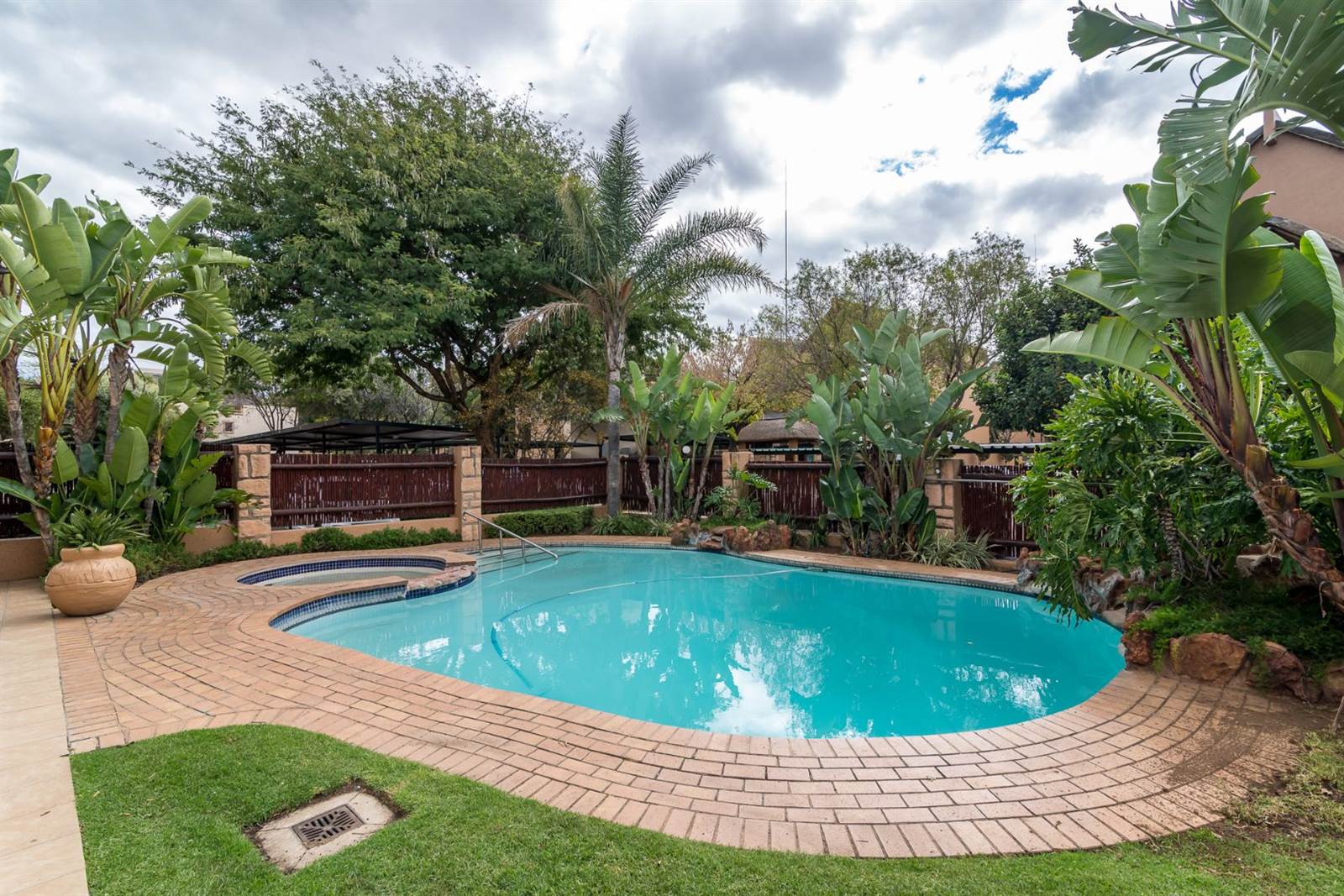 2 Bed Apartment in Lonehill photo number 22
