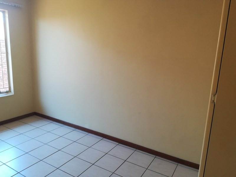 2 Bed Apartment in Doornpoort and surrounds photo number 19