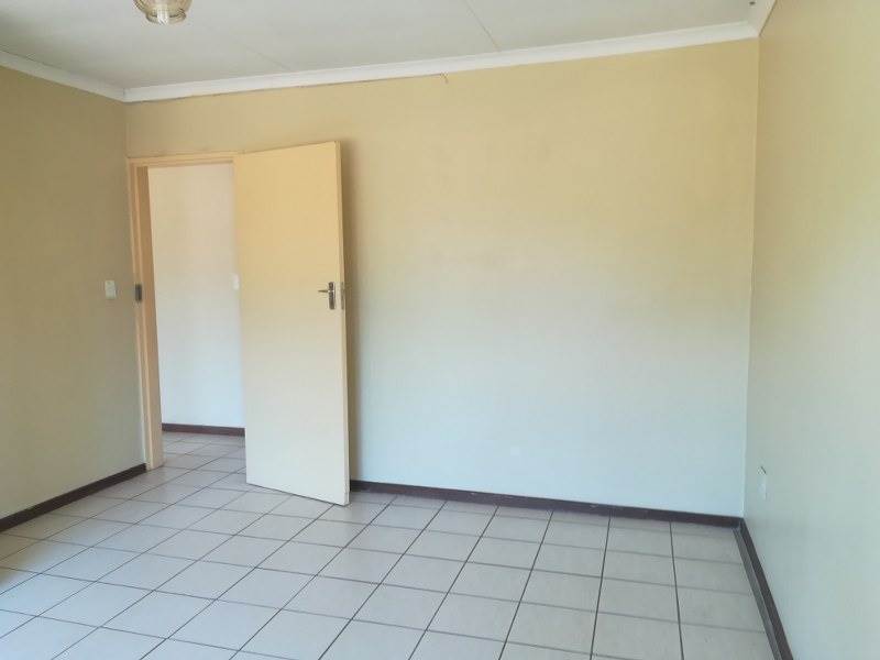 2 Bed Apartment in Doornpoort and surrounds photo number 23