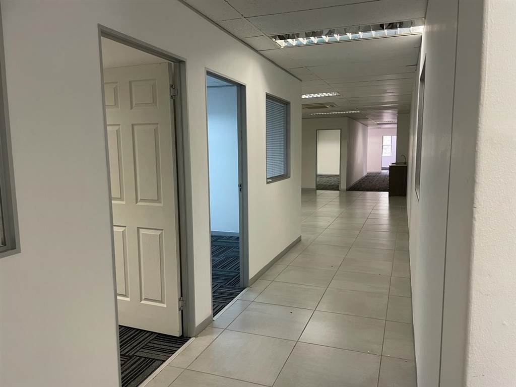 300  m² Office Space in Epsom Downs photo number 4