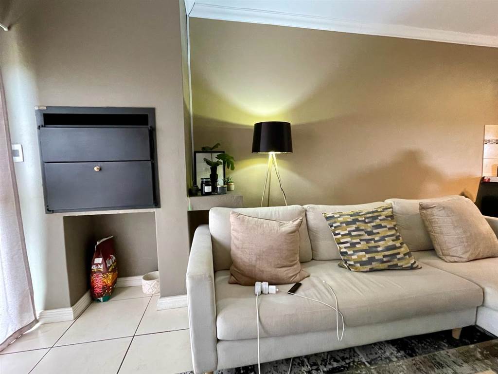 2 Bed House in Secunda photo number 6