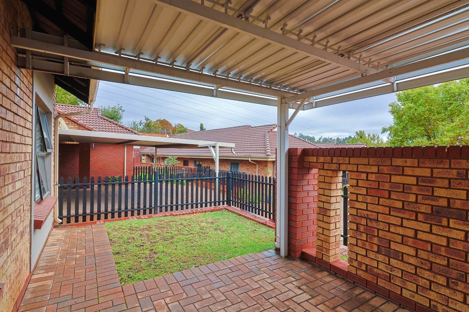 2 Bed Townhouse in Olivedale photo number 12