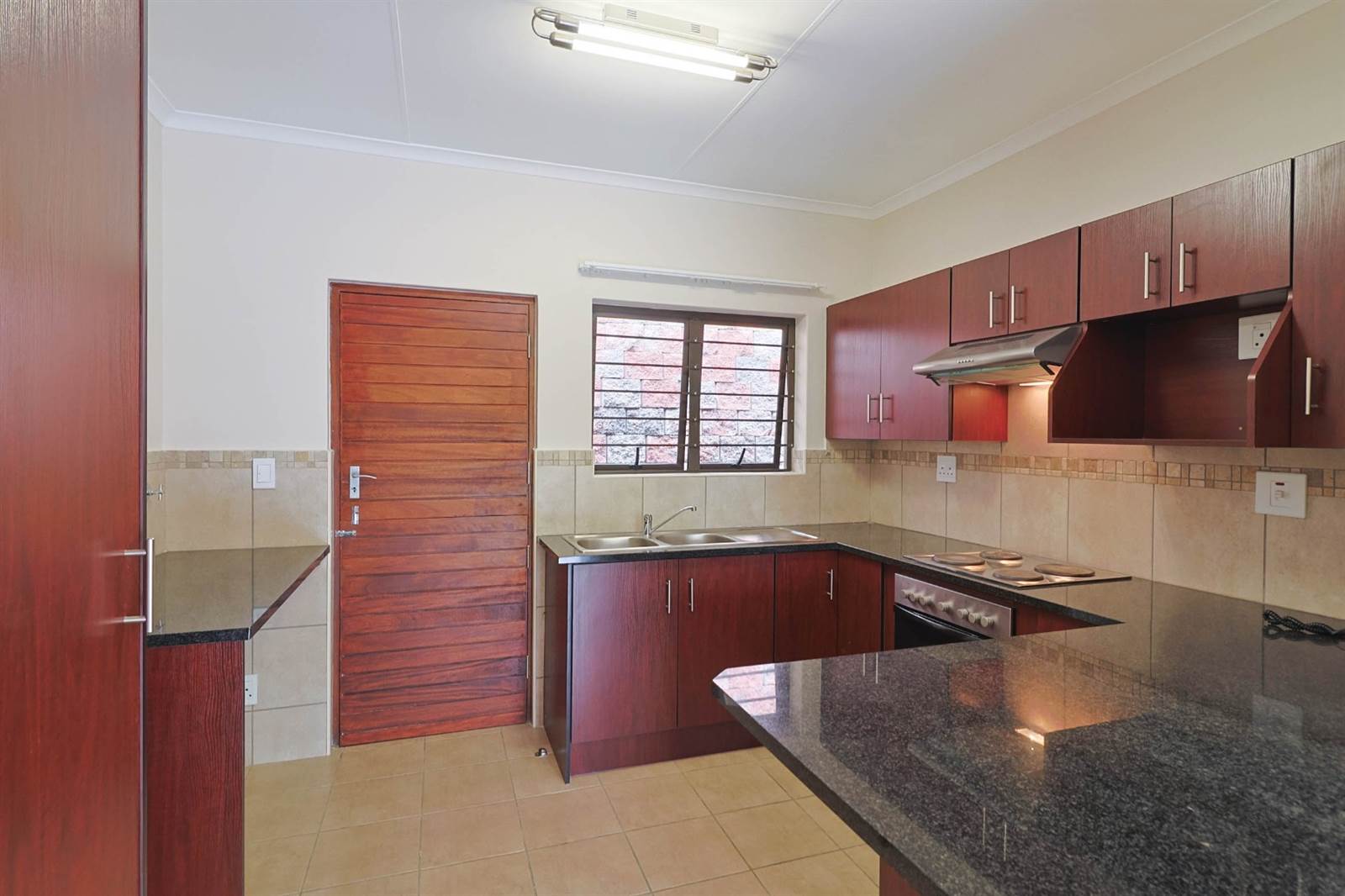 2 Bed Townhouse in Olivedale photo number 6