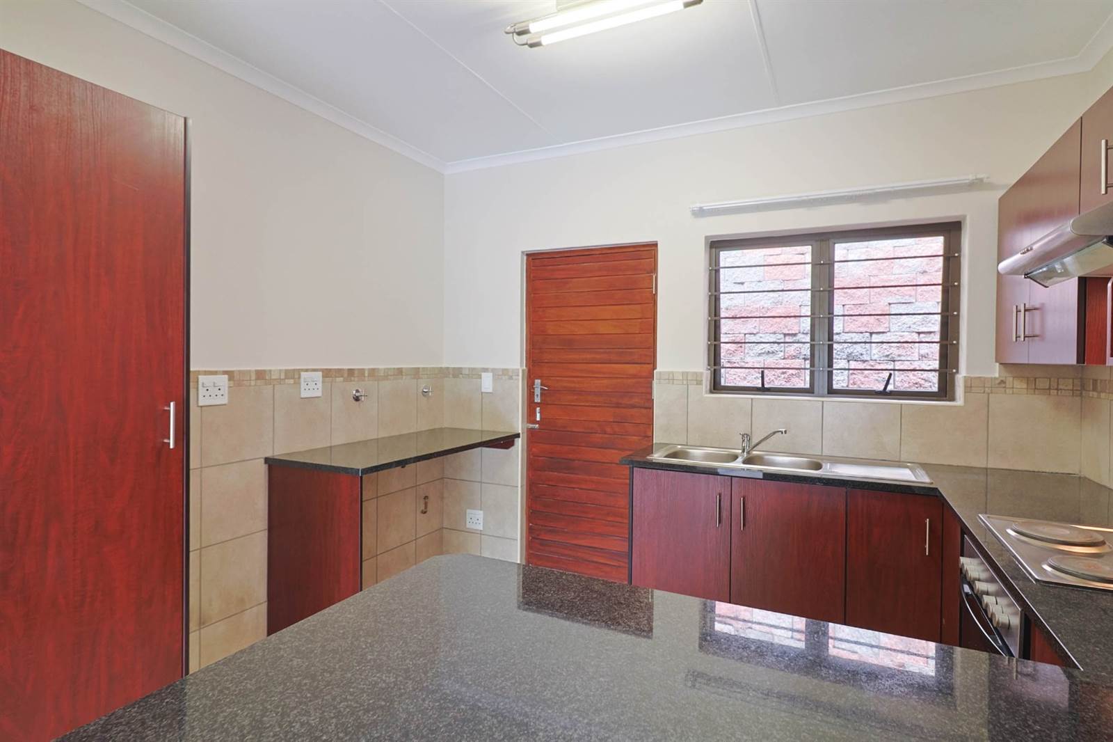2 Bed Townhouse in Olivedale photo number 8