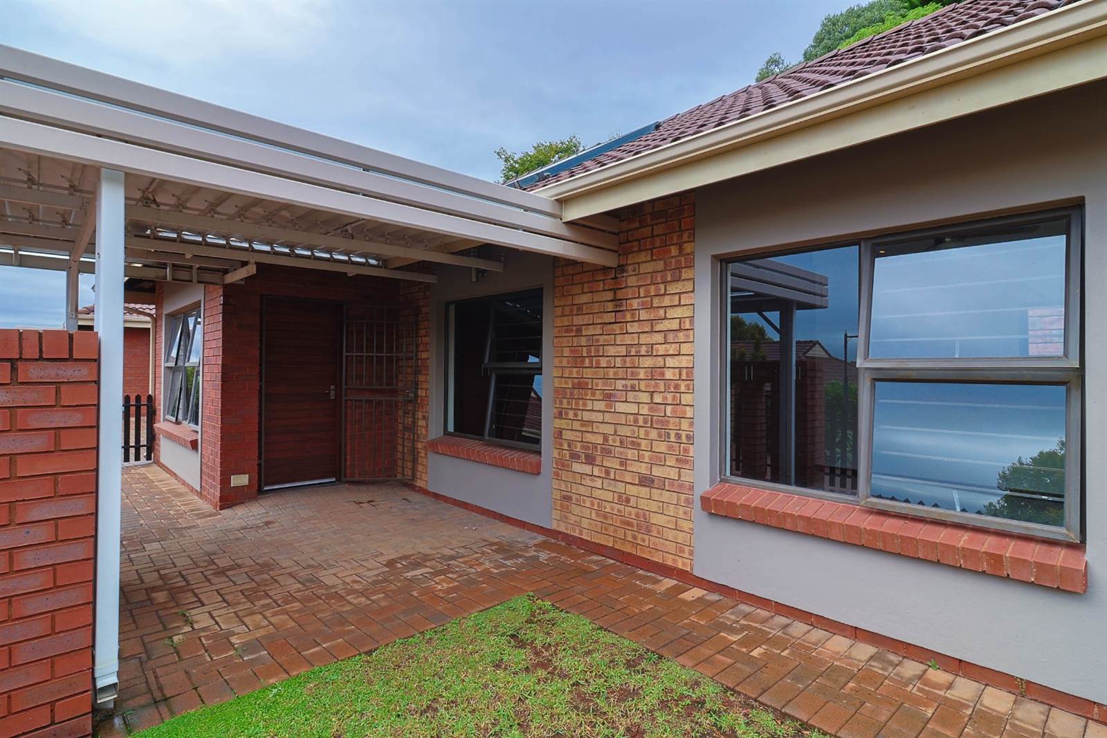 2 Bed Townhouse in Olivedale photo number 4
