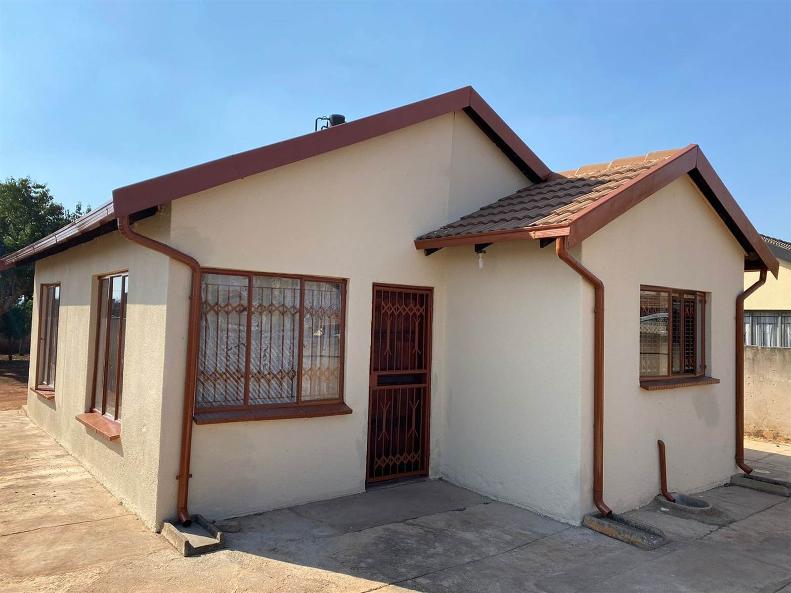 2 Bed House in Soshanguve B photo number 13