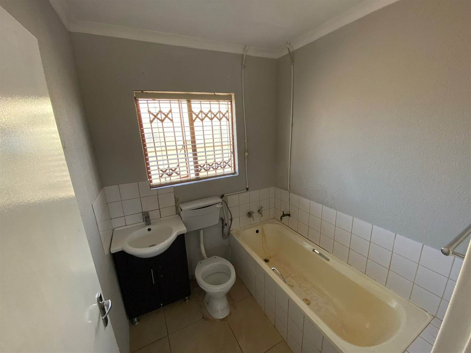 2 Bed House in Soshanguve B photo number 16