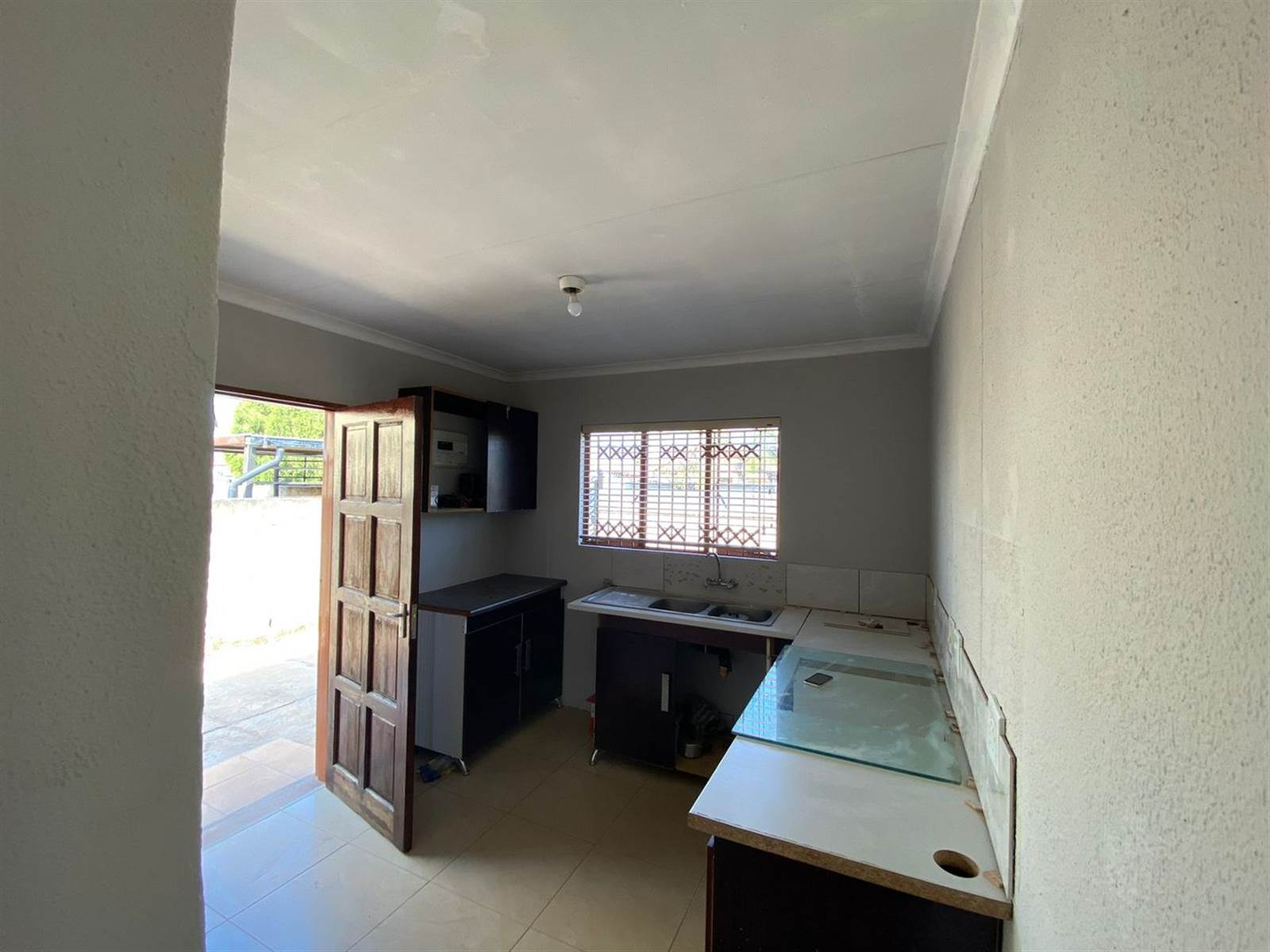 2 Bed House in Soshanguve B photo number 6