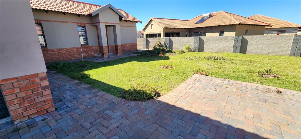 3 Bed House in Waterkloof East photo number 19