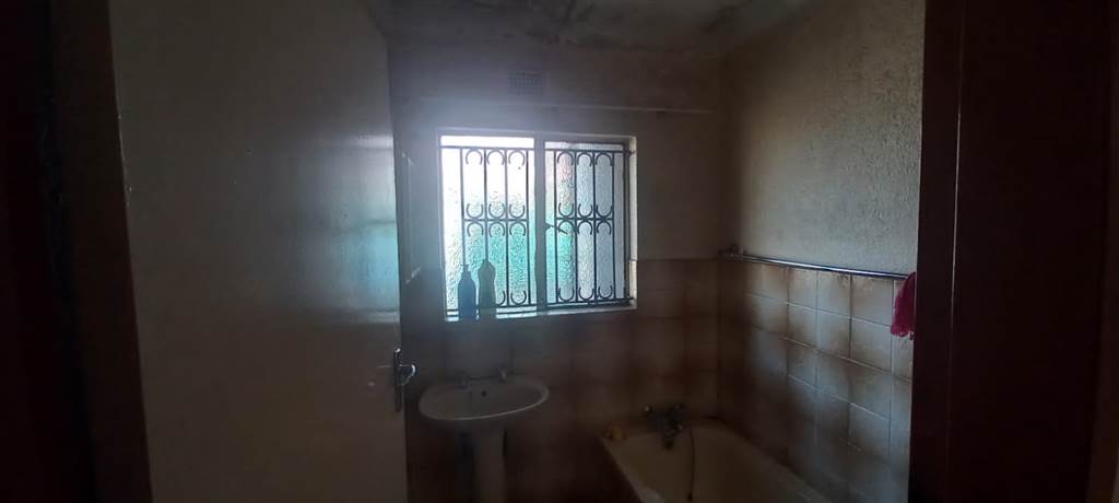 3 Bed House in Kwaguqa photo number 19